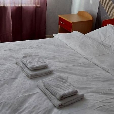 2 Bedroom Apartment On Tomashivskogo Street 7 Lviv Ngoại thất bức ảnh