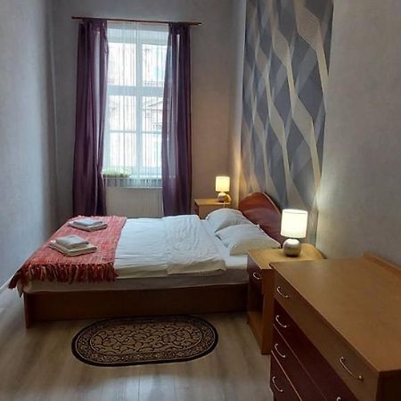 2 Bedroom Apartment On Tomashivskogo Street 7 Lviv Ngoại thất bức ảnh