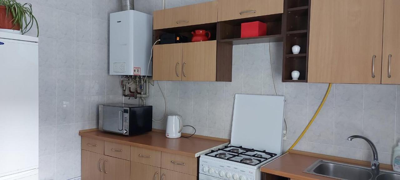 2 Bedroom Apartment On Tomashivskogo Street 7 Lviv Ngoại thất bức ảnh